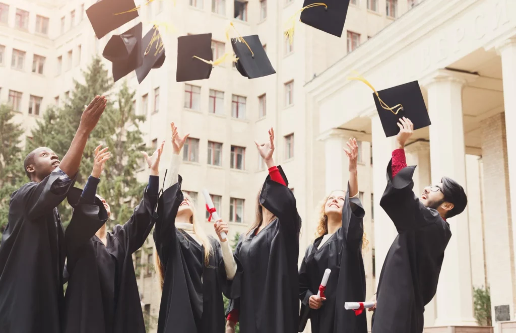 3 ans après l’éclatement de la pandémie, l’insertion professionnelle des jeunes diplômés se porte mieux que jamais et ce, malgré un contexte économique anxiogène.